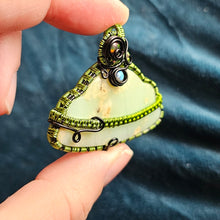 Load image into Gallery viewer, Chrysoprase UFO Pendant