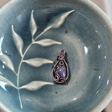 Load image into Gallery viewer, Dainty Purple Labradorite Pendant
