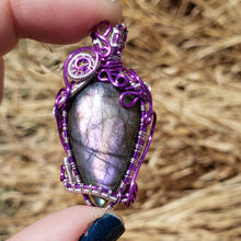 Load image into Gallery viewer, Purple Labradorite Pendant