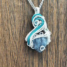 Load image into Gallery viewer, Kyanite and Chrome Diopside Pendant