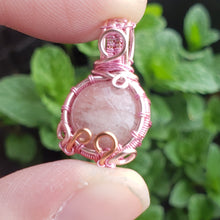 Load image into Gallery viewer, Dainty Morganite Pendant
