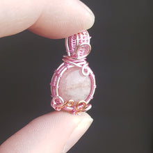 Load image into Gallery viewer, Dainty Morganite Pendant