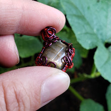 Load image into Gallery viewer, Labradorite Dainty Pendant