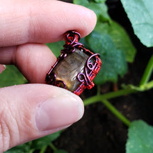Load image into Gallery viewer, Labradorite Dainty Pendant