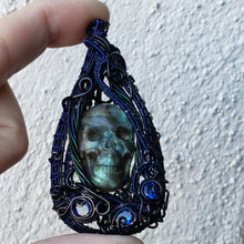 Load image into Gallery viewer, Labradorite Skull Heady Pendant