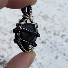 Load image into Gallery viewer, Onyx Heart Pendant