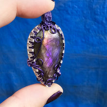 Load image into Gallery viewer, Purple Labradorite Pendant
