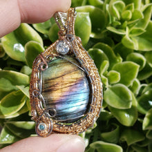 Load image into Gallery viewer, Labradorite Heady Pendant
