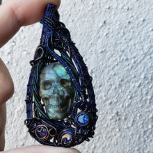 Load image into Gallery viewer, Labradorite Skull Heady Pendant
