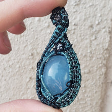 Load image into Gallery viewer, Aquamarine Heady Pendant
